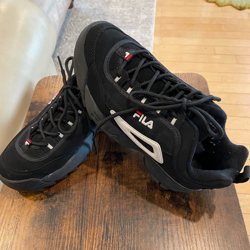 FILA Athletic Shoes, Men 6/equivalent to Woman 7
